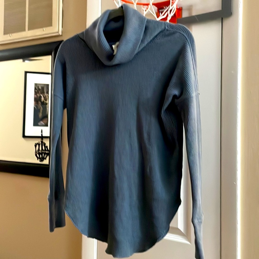 Aritzia thermal cowl neck/turtleneck slouch waffled fabric flowy long sleeve